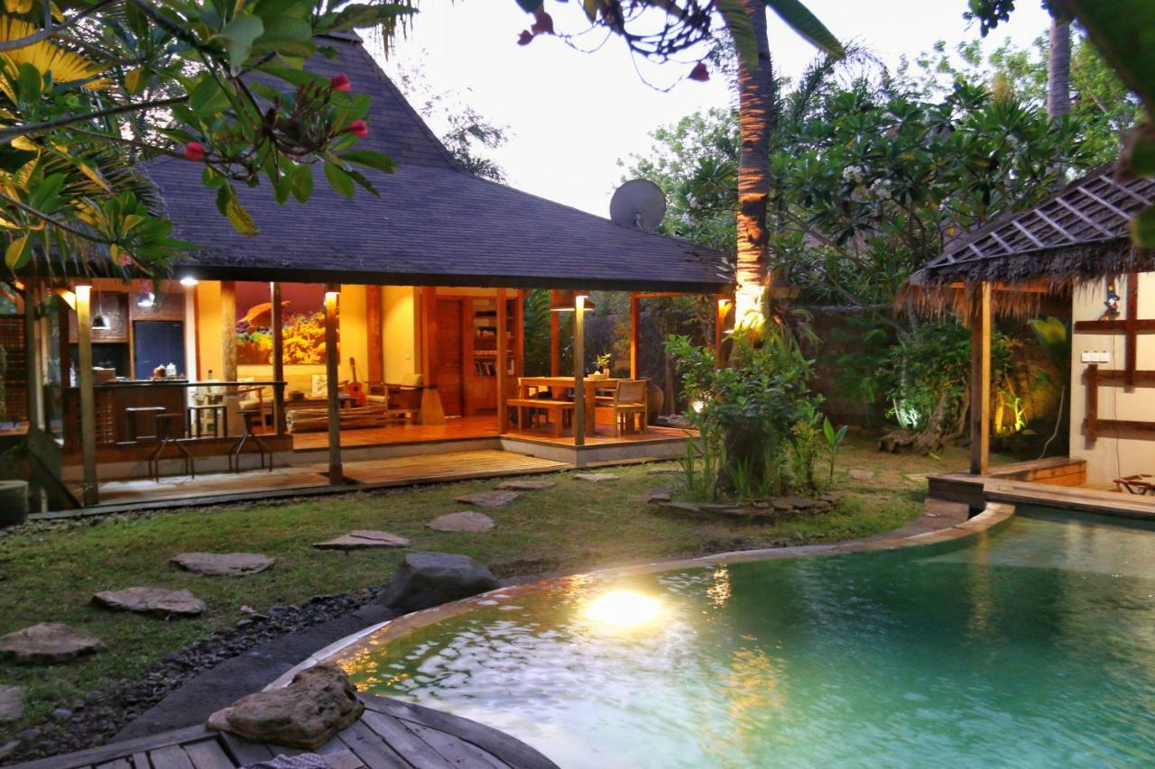 Villa Bhuvana With Private Swimming Pool Τζίλι Τραγουανγκάν Εξωτερικό φωτογραφία